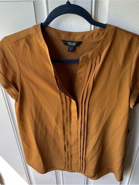 Simply Vera Vera Wang Mustard Short Sleeve Pleated Front Blouse